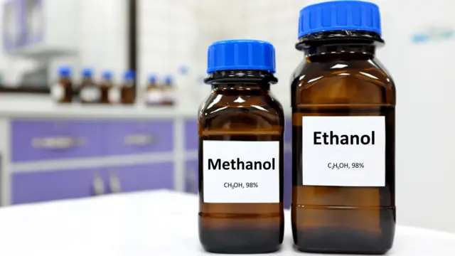 Methanol có mùi hơi giống ethanol và tương đối rẻ, nhưng cực kỳ nguy hiểm khi uống phải