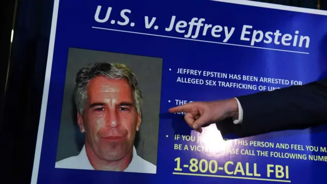 Una imagen de Epstein en un llamado del FBI a sus víctimas.