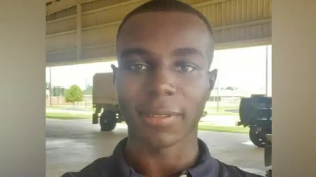 Tiraavis Kiing daawwannaa daangaa irratti hirmaatee gara Kooriyaa Kaabaatti baqate