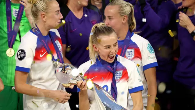 Chloe Kelly volvió a ser la estrella.