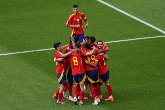 فرحة لاعبي إسبانيا بالتسجيل أمام كرواتيا