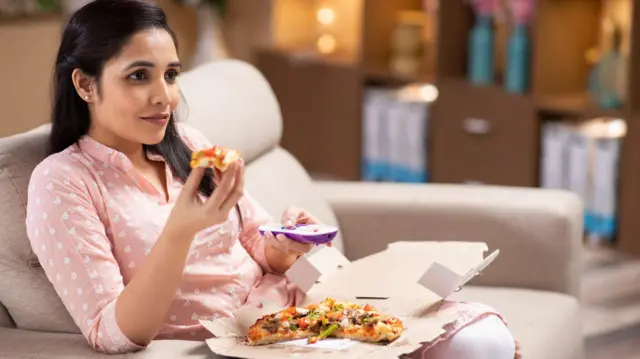 இன்டர்மிட்டன்ட் ஃபாஸ்டிங்: இந்த விரத முறையை எல்லோரும் கடைபிடிக்கலாமா? பக்க விளைவுகள் ஏற்படுமா?