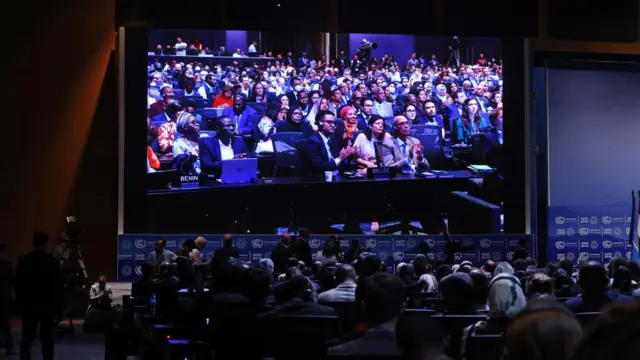 ကိုယ်စားလှယ်ထောင်ပေါင်းများစွာစုဝေး