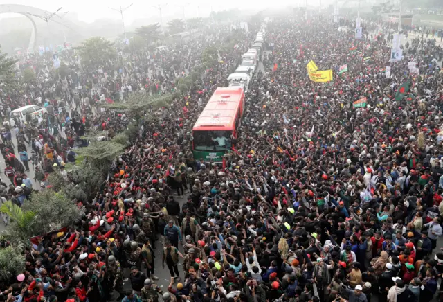 بي این پي ګوند وايي، تمه کېږي، چې د ښاغلي رحمان د هرکلي لپاره به د ډاکې په لارو، کوڅو کې میلیونونه کسان یو ځای شي.