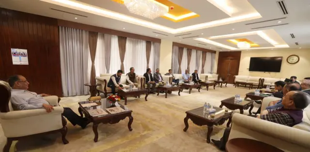 बालुवाटारमा आयोजित बैठकमा नेताहरू 