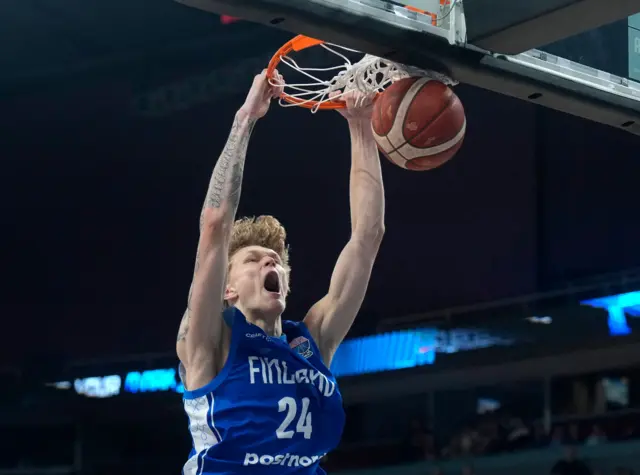 finska, košarkaši finske, mika murinen zakucava