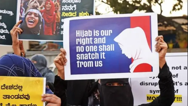 हिजाबचा वादही कर्नाटकच्या किनारपट्टी भागातच पहिल्यांदा सुरू झाला