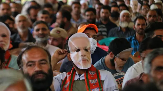 ગુજરાત વિપક્ષો રાજકારણ ભાજપ નરેન્દ્ર મોદી