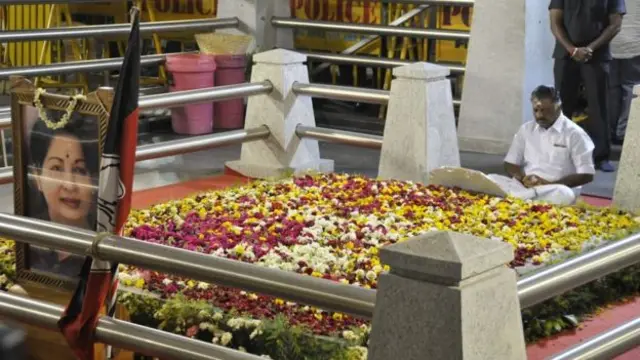 தியானம் செய்த ஓ. பன்னீர்செல்வம்