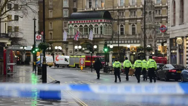 ચેયરિંગ ક્રોસ સ્ટેશન