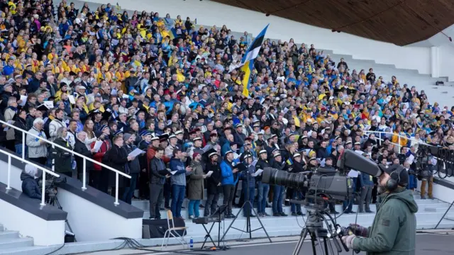 Естонці, литовці та фіни разом заспівали українською мовою.