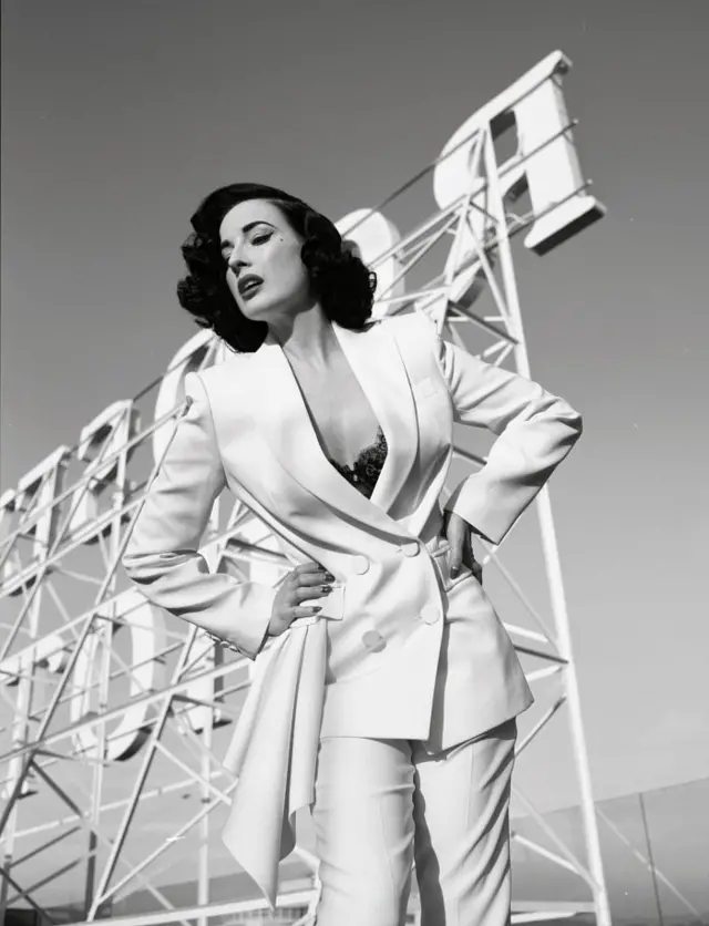 Робота Саші Самсоновї з Дітою фон Тіз