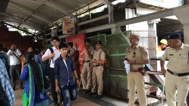 એલફિન્સ્ટન રેલવે સ્ટેશન પગપાળા પુલ