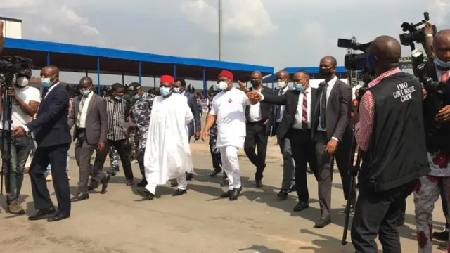 Gọvanọ Umahi na Hope Uzodinma