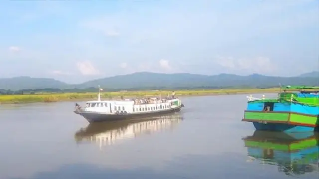 စစ်တွေ-ဘူးသီးတောင်ကို ပြေးဆွဲနေတဲ့ ရွှေနဒီရှပ်ပြေးယာဉ်တစ်စီး