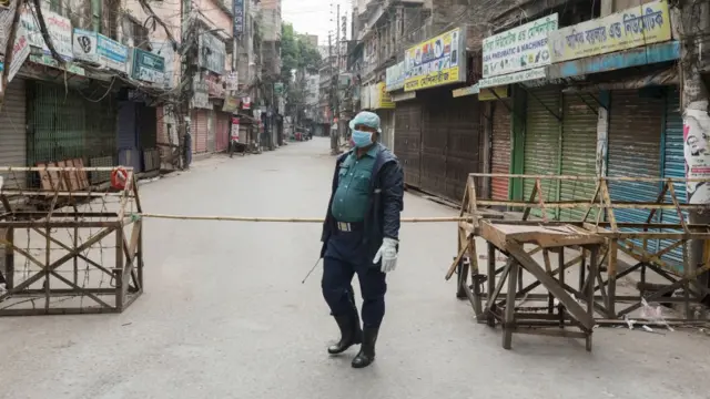 পুলিশের মধ্যে সংক্রমণ দ্রুতই বাড়ছে।