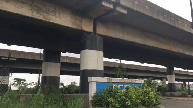 Akwa dị n'ọzọ Ịyanoworo, Legọs