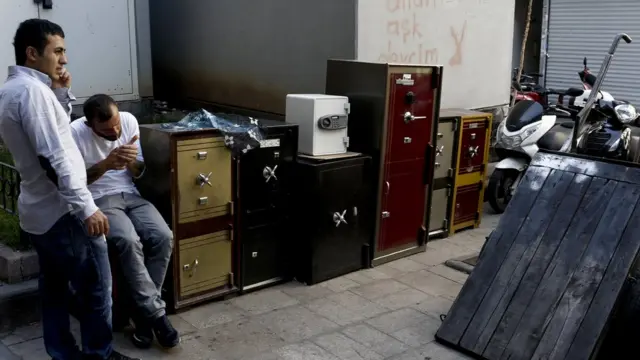 Türkiye ekonomisi 2016'nın üçüncü çeyreğinde bir önceki yılın aynı dönemine göre yüzde 1,8 küçüldü.