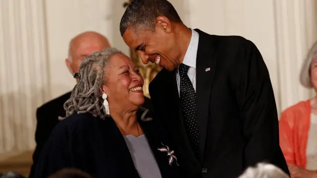 اوباما گفت تونی موریسون یک ثروت ملی و یک قصه‌گو و افسونگر خوب بود