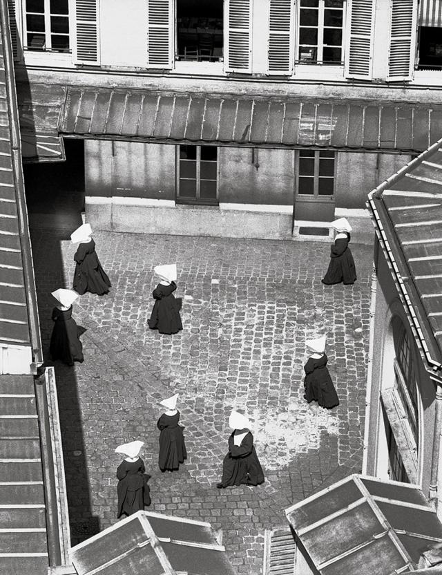 1952年，巴黎修道院修女