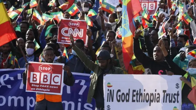 Ibyapa byamagana ibitangazamakuru mpuzamahanga, birimo BBC na CNN