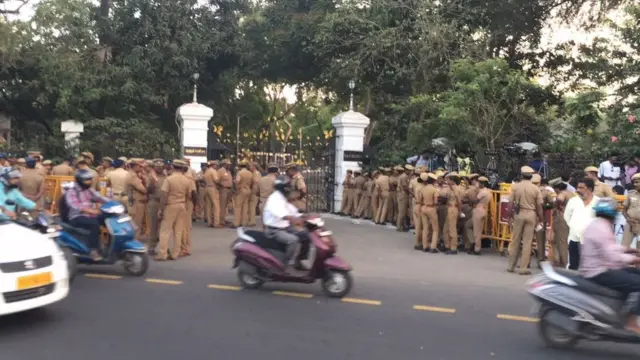 ஆளுநர் மாளிகை