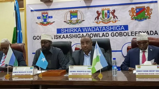 Khilaafka u dhaxeeya madaxda dawlad goboleedyada iyo dawladda dhexe ayaa keenay in kala shaki weyn uu yimaado