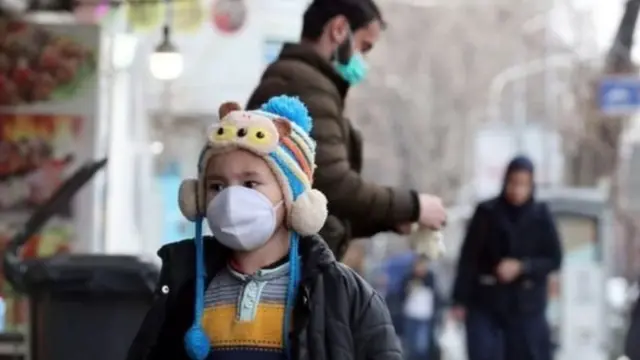 मास्क वाला बच्चा