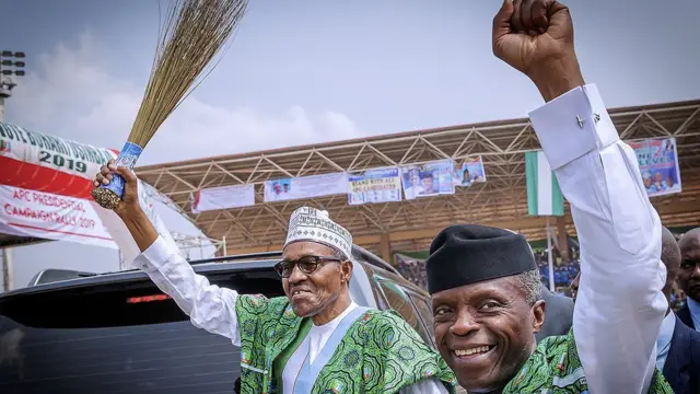 Mgombea mwenza wa rais Buhari, Yemi Osinbajo kulia