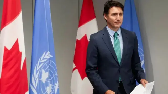 到了9月特鲁多的支持率已降至他连任以来的最低点，有63%的加拿大人不支持他。