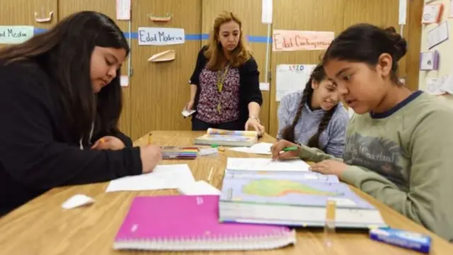 У Каліфорнії вже працюють двомовні школи, бо значна частина учнів - іспаномовні