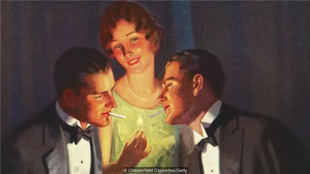 二手烟引发的死亡案例中三分之二是女性。(Credit: Chesterfield Cigarettes/Getty)