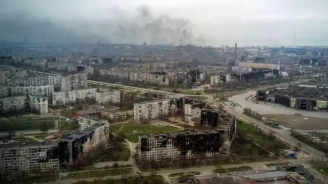 Ifoto yafatiwe mu kirere yo ku itariki ya 12 y'ukwezi kwa kane mu 2022, igaragaza umujyi wa Mariupol mu gihe cy'igitero cya gisirikare cy'Uburusiya kuri Ukraine