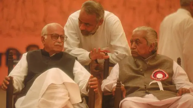 અડવાણી કેશુભાઈ અને મોદી