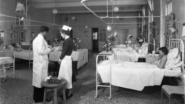 Національна служба здоров'я (NHS) в Британії є безкоштовною і універсально доступною вже понад 70 років