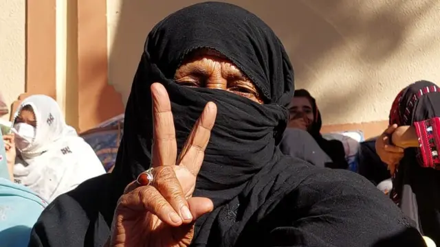 دھرنا، مہناز