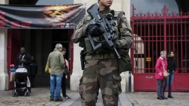 भारी सुरक्षा