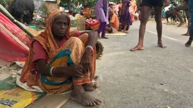 बाढ़ से विस्थापित लोग