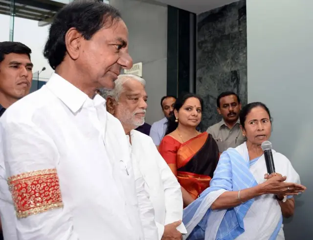 కేసీఆర్, మమతబెనర్జీ