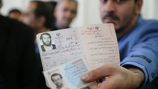 آقای پورنجاتی که سابقه حضور در وزارت اطلاعات را هم دارد، بعدها فاش کرد که علی لاریجانی و سعید امامی برای ساخت برنامه هویت با یک دیگر دیدار کرده بودند