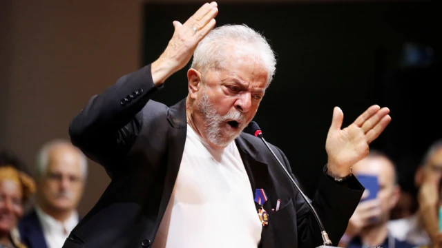 Ex-presidente Lula durante discursobetanobaixarassembleia no PT