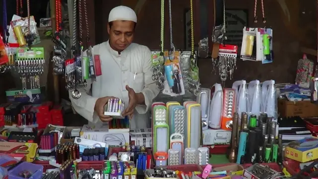 मालदा का एक दुकानदार