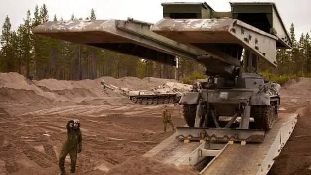 စစ်တပ်က သုံးတဲ့ တံတားခင်းယာဉ်