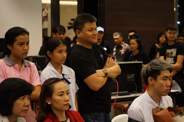 นายถกลเกียรติ วีรวรรณ