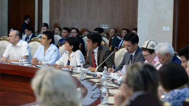 Жолугушууга Рита Карасартова, Эдил Байсалов баштаган жарандык коомдун лидерлери да чакыртылды