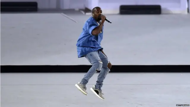 Kanye West's Canada set ends after 13 minutes - BBC News