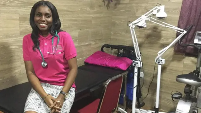 اتخذت إخصائية العلاج الطبيعي شياماكا نوان (27 عاما) قرارا واعيا بتغيير نمط ثيابها لكي يتلاءم مع درجات الحرارة المرتفعة في مكان عملها