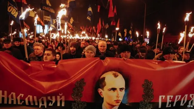 Баъзи украинлар қаҳрамон деб биладиган Степан Бандерадан кўп руслар нафратланади.