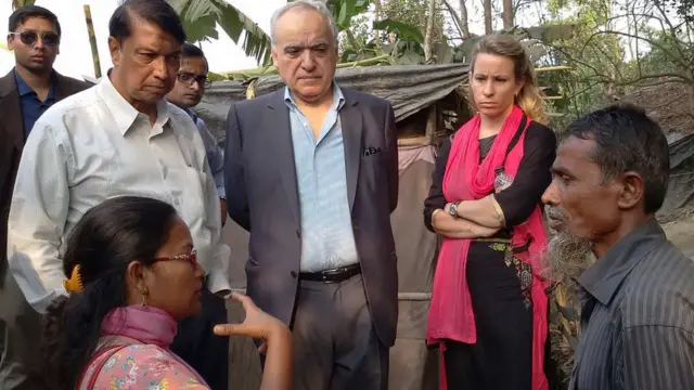 জাতিসংঘ কমিশনের সদস্যরা কথা বলছেন রোহিঙ্গা শরণার্থীদের সঙ্গে