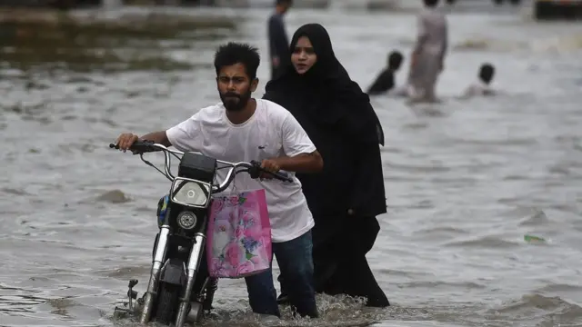 کراچی میں بارشیں